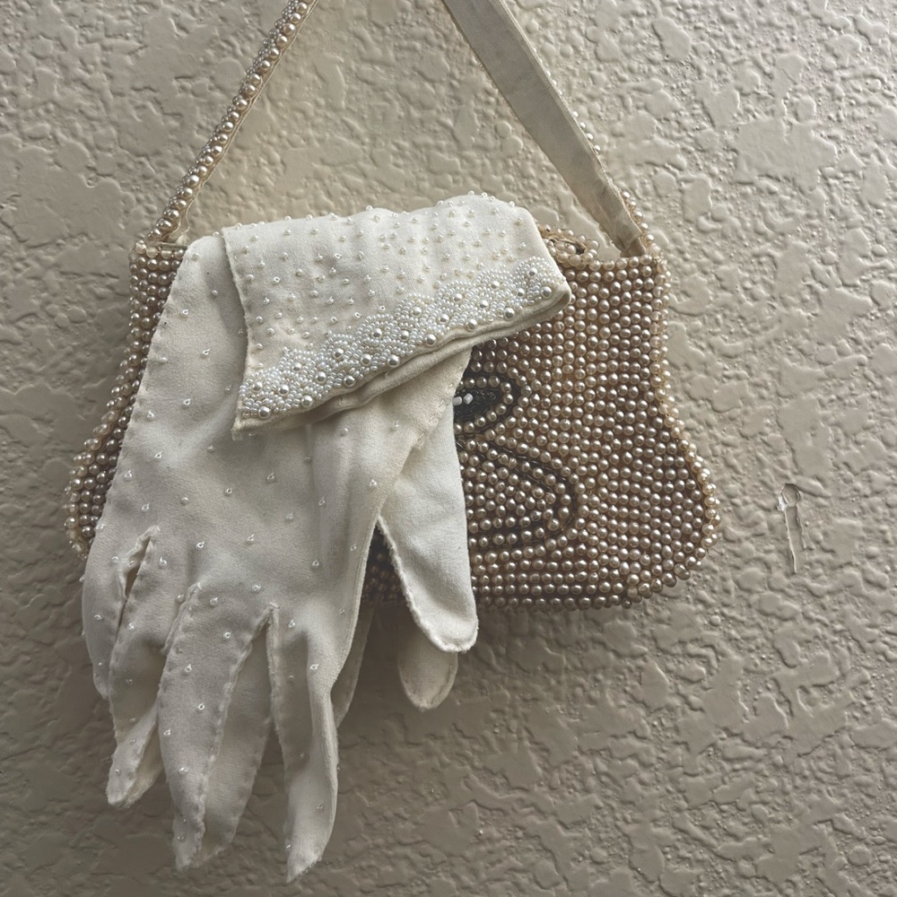 Vintage beaded purse with matching small beaded gloves